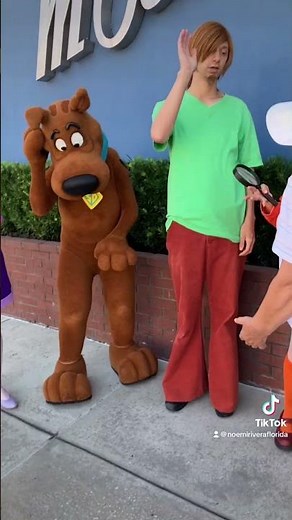 Scooby-Doo Shaggy Velma Dalphne Friends at Universal Studios Orlando #florida