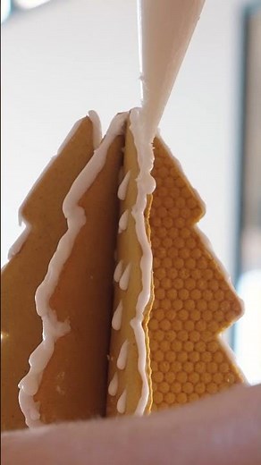 Making a Festive Gingerbread Tree in Aussie Heat ☀️
