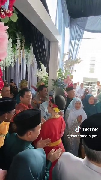 Sinanggar Tulo pada Pesta Pernikahan Anak dari Bapak Tambunan Sahabat Kami di Kepenuhan. Beragam Budaya yang ada di Kabupaten Rokan Hulu Menambah Kaya Khasanah Budaya dan Adat. #syafaruddinpoti #rokanhulu #sinanggartullo