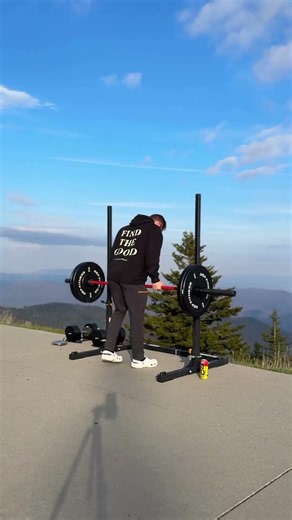 Back & bis with a view that beats any gym 🏔️