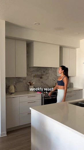 Different kinda reset but still got everything done 🤭🍓🎀✨ #weeklyreset #groceryshopping #groceryshop #resetwithme #organizewithme #fridgerestock #organization #healthygirl #groceryvlog #mondayreset #healthygirl