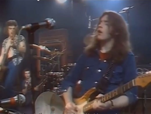 Rory's first solo show with Gerry McAvoy on bass and Wilgar Campbell on drums at La Taverne effer blus de l'Olympia in Paris, France Brust a the 30th April 1971. #RoryGallagher 💙💙💙 | Alexandra Hendrix