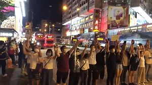 Inspired by #BalticWay30 #antiELAB #HongKongProtests created #TheHongKongWay tonight: people moving in and out of pavements to avoid blocking traffic #FreedomHongKong #FreeHK #DemocracyForHK | Real Hong Kong News