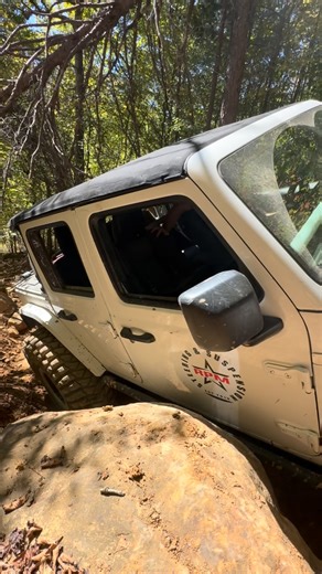 Practicing left foot driving with lockers off. Side Winder | Hawk Pride Mountain Offroad | #jeep #discover #closecall | Steeven Rosenberg
