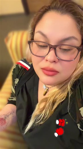 Arlene Robles (@arlenerobles12)’s videos with kylie kelce punch u in the face - Alana D