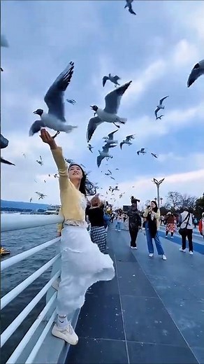 The cute, sweet style of girls when they’re happy.”💖✨