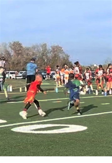 Back at it under the lights 🏈🔥 Man I’m super proud, Kingsley running that ball looking like Reggie Bush ⚡ and Eli’s DB backpedal really starting to come together. Technique, confidence, and reps paying off. Nothing better than watching my boys fall in love with the grind and trust their training. Super proud of them.💪🏽 #YouthFootball #FridayNightLights #ReggieBushVibes #DefensiveBack #DBTraining