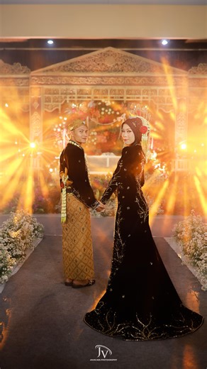 Wedding || Prewedding • Photo || Video on Instagram: "Kami tiba dengan dua cerita, dan pulang dengan satu tujuan. Menjaga, merayakan, dan tinggal dalam hidup yang kami pilih bersama 🤍 Dari pernikahan Dewi & Rudi 🕊 @lutfiaa_31 @rudi_setyawan025 FG VG @_javacam.project MUA @ritna_rahma_makeup DECOR @adrianna_decoration WO @pamungkasproject_ ::::::::::::::::::::::::::::::::::::::::::::::::::: Fast Respon☎️ PL / Boking DM/WA📲0895615995126 @_javacam.project ::::::::::::::::::::::::::::::::::::::::