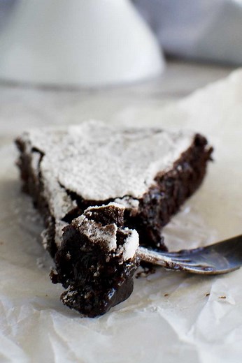 6-ingredient gooey Swedish chocolate cake (Kladdkaka)