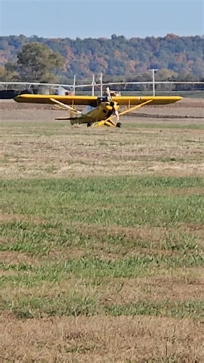 Beautiful yellow super cub practicing some landings. I think that color may match something in the area pretty well......... our silos. 😁 #avaition #grassrunway #YellowCub #ultralight #landing #flying #27LL | Sullivan Field - 27LL