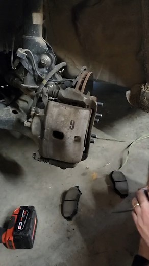 Quick change brake pad swap. This is how we did brake pad changes during endurance races. #brakes #mechanic #mechanictips #nospecialtoolsneeded | Homestead Picks