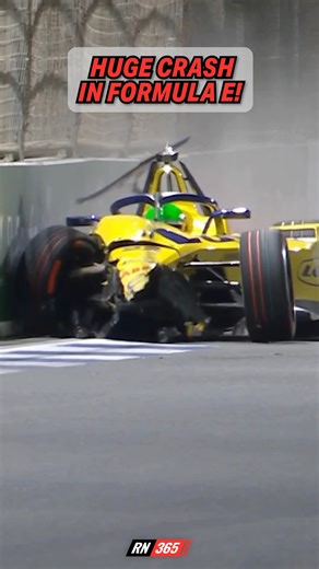 HUGE CRASH in Formula E’s celebrity EVO Sessions event in Jeddah! Content creator Izzy Hammond, the daughter of former Top Gear host Richard Hammond with a crash over 40G according to Karun Chandhok! #FormulaE #IzzyHammond #RichardHammond #EVOsessions | Racingnews365.com