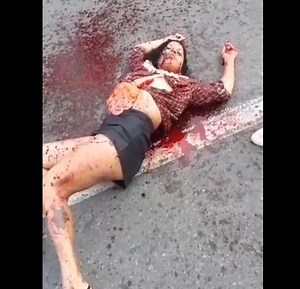 Gore video - A man gutted his ex-wife right on the street - herdeaths