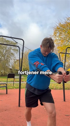 80% af nytårsforsæt mislykkes – og det er ikke fordi, folk mangler viljestyrke. Hvis du vil gøre 2026 anderledes, handler det ikke om hurtige løsninger. Det handler om at gøre træning nemt, overskueligt og realistisk. Med JAAFIT PRO får du ikke bare udstyr – du får programmer, guidet træning og et community, der hjælper dig med at holde fast. 👉 Derfor vælger tusindvis af danskere JAAFIT: ⭐️⭐️⭐️⭐️⭐️ Elsket af vores kunder ✅ Træn hjemme med op til 145 kg modstand ✅ 8 videoprogrammer, live træning