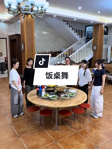 饭桌舞：新舞蹈潮流的引领者