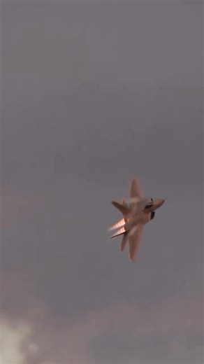27K views · 1K reactions | Keep it burning !!! F-22’s maneuvers are impressive as ever 﫡 | Military Update | Facebook