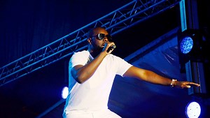 "Maître" Gims se prend pour un prof d'histoire : les délires complotistes du rappeur sur les Egyptiens et le "Wakanda"