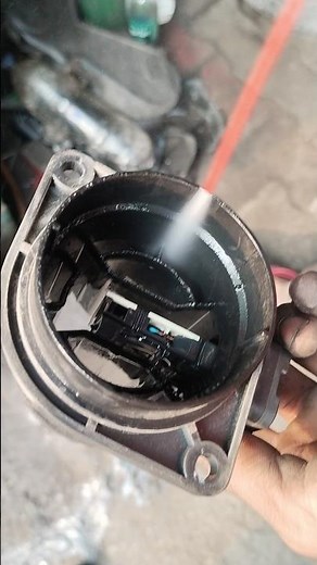How to Clean a MAF Sensor?🤔✔️. #auto #therearhub #shorts #mafsensor #cleaning #mechanic #carrepair