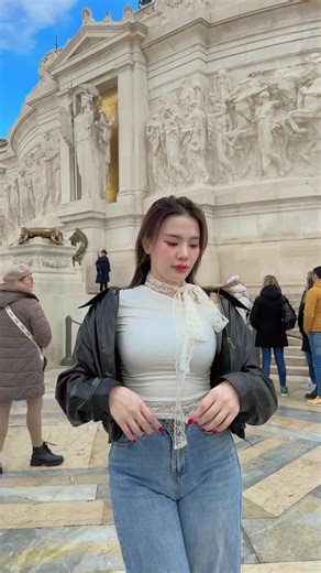 ‏😋✨ Vivix in Rome! #travel #traveling #travelbucketlist #rome #italy