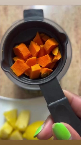 14K views · 419 reactions | Try this hot turmeric drink for #inflammation Recipe:1 cup of pineapple1/4 cup of turmeric1/4 cup of gingerJuice from one lemonAdd ingredients into a food processor and blend to coming the ingredients. Once combined you can store this in the refrigerator.#turmericbenefits #pineapples #gingerbenefits #immunityboost #reduceinflammation #inflammationrelief #hottea #naturalmedicine #blackwellness #asmr #healthyrecipes #makeyourown | Herbal Remedies | Facebook