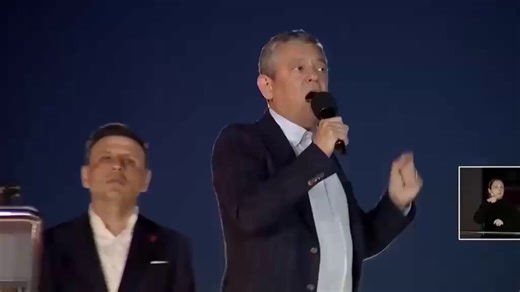 OTOBÜS ÜZERİNDEN KORKU POMPALADI📍Özgür Özel: Aklınızı başınıza alın, yarın keser döner sap döner, seçim olur iktidar değişir. Dışarıda ve geriye dönük ne bir AK Partili belediye başkanı, ne bir AK Partili meclis üyesi, ne bir AK Partili siyasetçi kalır.