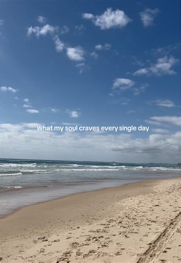 beach day best day ! #australia #ocean #beach #surfersparadise #goldcoast