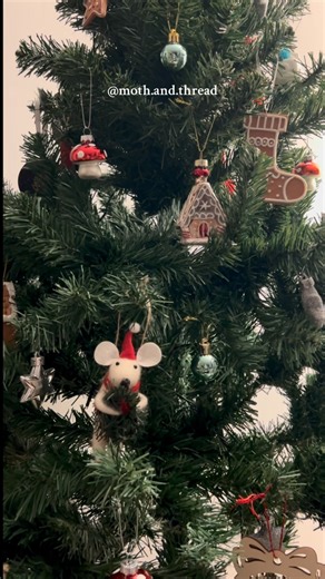 •𝒮𝔞𝔫𝔧𝔞 | 𝔐𝔬𝔱𝔥 & 𝔗𝔥𝔯𝔢𝔞𝔡 | 𝔠𝔯𝔬𝔠𝔥𝔢𝔱 𝔠𝔯𝔢𝔞𝔱𝔦𝔬𝔫𝔰• on Instagram: "Everything I crocheted for this Christmas season - so far 🎄 So many hours, so much yarn, so much love. Let me know which one you’d put under your tree - or on it. _____________ 🏷️ christmas crochet collection, holiday crochet ideas, festive amigurumi, handmade christmas gifts, cosy crafting season, crochet christmas decor, festive handmade toys, crochet inspiration, winter crafting vibes, crochet artist h