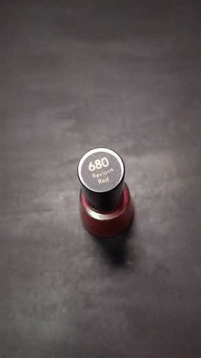 Brillo, color y un toque de misterio ✨💅 Crea tu Halloween look con Revlon Super Lustrous Nail Enamel, el esmalte que combina color intenso y acabado de alto brillo. #Revlon #RevlonMéxico #SuperLustrousNail #HalloweenNails | Revlon