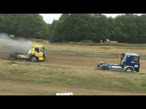 Une course de camion cross tout seul (un accident et départ de feux)