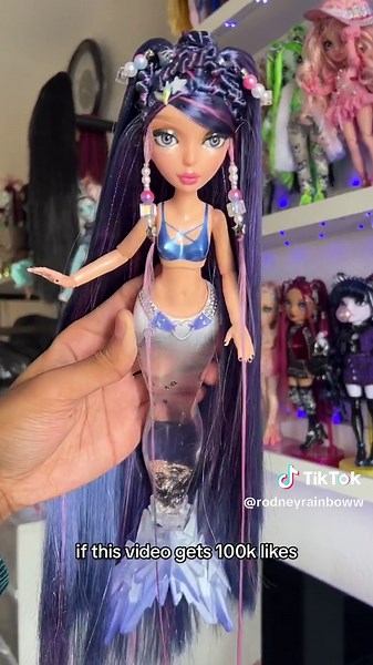 Thee PRETTIEST siren to swim the streets 💅🧜‍♀️ #dolls #monsterhigh #rainbowhigh
