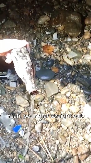 Unearthing a 100-year-old sealed beer bottle! #mudlarking #treasure #history | Si-finds Thames Mudlark