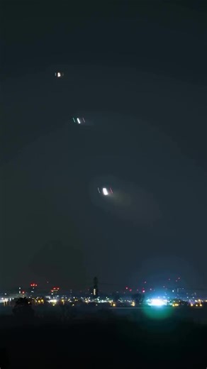 Timelapse of planes landing at one of the most busiest airport in the world at night!! Truly amazing🤩 #aviation #night #timelapse #planes #fyp
