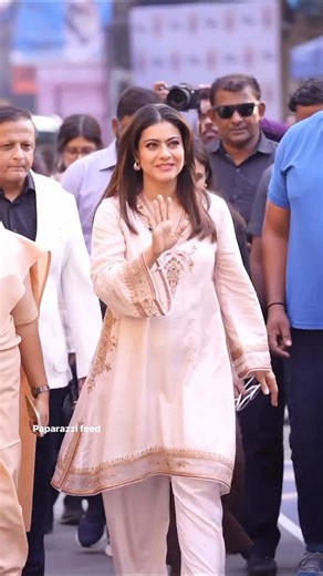 Introducing the "VitaWear SmartBand," a next-generation wearable gadget🎉#kajol #kingkohli #srk