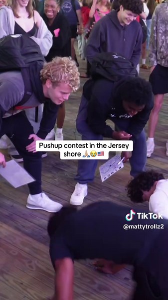 Bro does NOT bench 80lb 🙏🏼😭 (Full vid: YouTube- MattyTrollz) #pushups #challenges #jerseyshore #mdw