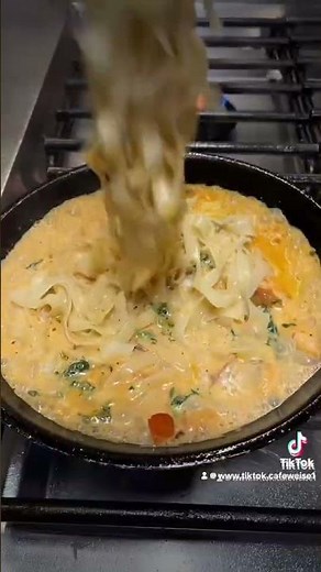 Hausgemachte Nudeln mit frischem Lachs & Spinat 😍🍝🐟