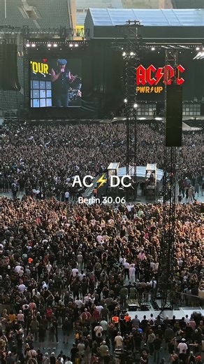 AC/DC Thunderstruck Live in Berlin - Power Up Concert