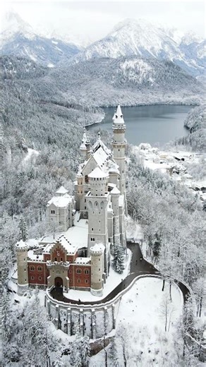 Neuschwanstein Castle 🇩🇪 | Germany’s Real-Life Disney Castle 🏰❄️ #shorts