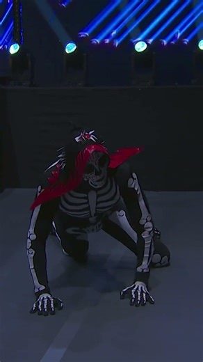 The original American legend sent La Parka flying! 💀