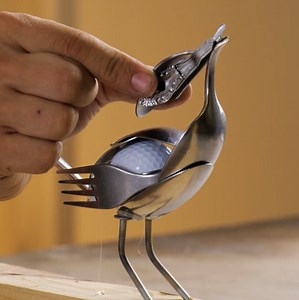 Watch how a masterpiece emerged out of old cutlery! | 5-Minute Crafts Play