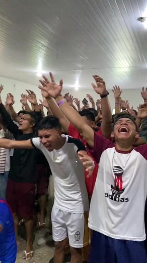 Uma geração de jovens sedentos pela presença de Deus 😭🔥 | Um Jovem Cristão