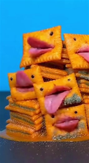 Here are three easy homemade cheesecake recipes you can try depending on how much time and equipment you have. 🍰 ⸻ 1. Classic Baked Cheesecake (Creamy & Rich) Ingredients Crust \t•\t1½ cups graham cracker crumbs \t•\t¼ cup sugar \t•\t6 tbsp melted butter Filling \t•\t24 oz cream cheese (softened) \t•\t1 cup sugar \t•\t1 tsp vanilla extract \t•\t3 large eggs \t•\t1 cup sour cream Instructions \t1.\tPreheat oven to 325°F (163°C). \t2.\tMix graham crumbs, sugar, and melted butter. \t3.\tPress mixt