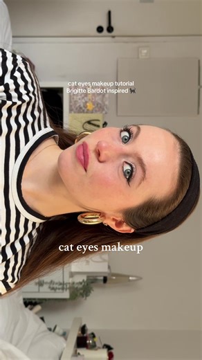 cat eyes / black eyeliner makeup tutorial inspired by Brigitte Bardot #makeup #brigittebardot #makeuptutorial #blackeyeliner #cateyes