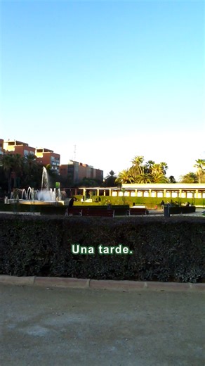 Cuatro barrios en una tarde y mirad lo que me encontré Sillas de madera, un cubito... y en la app, sofás y cómodas que la comunidad ha compartido. Mola encontrar cosas así, pero lo mejor sería que no acabaran en la calle. Que los vecinos las compartieran directamente. Eso es lo que hace Givore: conectar a quien tiene con quien necesita. ¿Qué habéis visto en la calle últimamente? ¿Qué tenéis en casa que ya no usáis? Contádmelo en comentarios #Givore #SegundaVida #ReciclajeSocial #Valencia #Compar