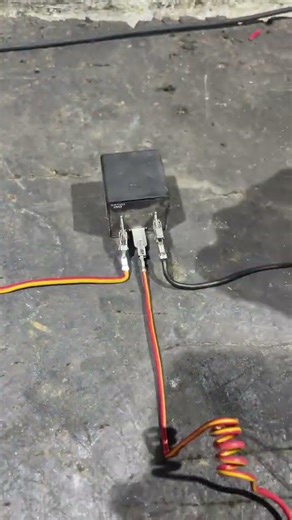 HOW A FLASHING RELAY WORKS #shorts