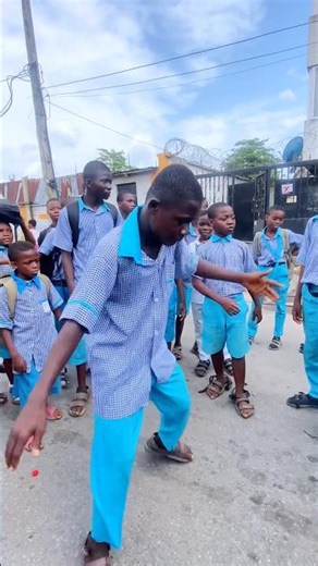 Young school children dancing with the bushman 😂🌿Instead of running… they started dancing 😆🕺