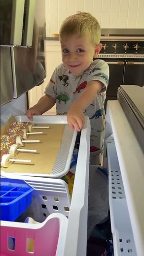 Easy and refreshing frozen toddler snacks that are PERFECT for summer!