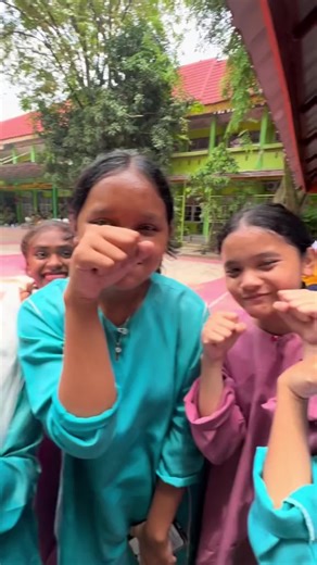 mereka always meet me every day, even aku ga jaga tuh meja piket tetep aja tuh jumpa, pada share wht experience yg kadang aku tanggepin bukan sebagai guru (ik guru should set limits for their students, but isn't ths still my learning process to become a teacher?), trus nanyain pertanyaan random, ngajar mereka dengan bragam model jdi experience bgt buat aku. plp not bad as i think, tengs fr filling my day during plp🥰🫶🏼