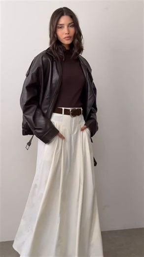 ‎סי סטייל | אופנה צנועה‎ on Instagram: "Soft whites meet deep browns."