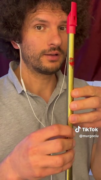 A demonstration of how 2 notes collide with each other and create a third in a phenomenon called “beat frequency”