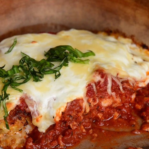Perfect Chicken Parmesan - one of our family's favorite meals! Get the FULL RECIPE here: https://selfproclaimedfoodie.com/perfect-chicken-parmesan/ | Self Proclaimed Foodie